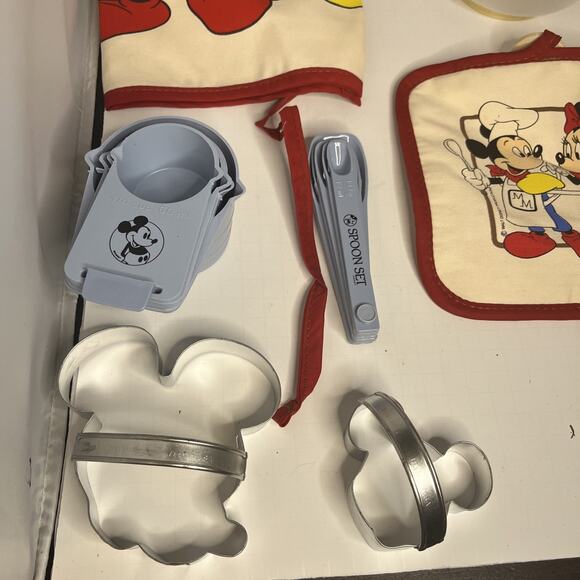 Vintage Walt Disney Mickey Minnie Mouse Cooking Apron Pot Holder Cooking Items - Picture 2 of 11
